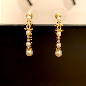 Chanel vintage hoop CC earrings with pearls